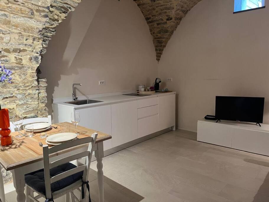 Studio Pietra E Charme Diano San Pietro Luaran gambar