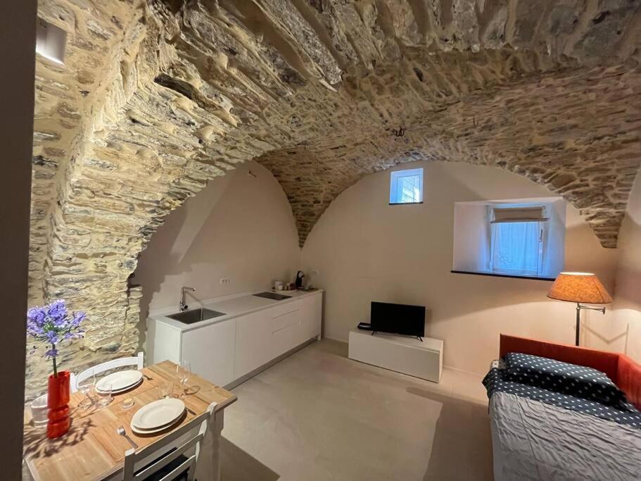 Studio Pietra E Charme Diano San Pietro Luaran gambar
