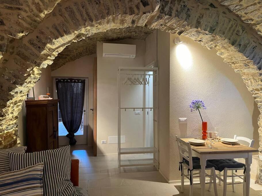 Studio Pietra E Charme Diano San Pietro Luaran gambar
